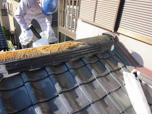 解体後中の棟瓦